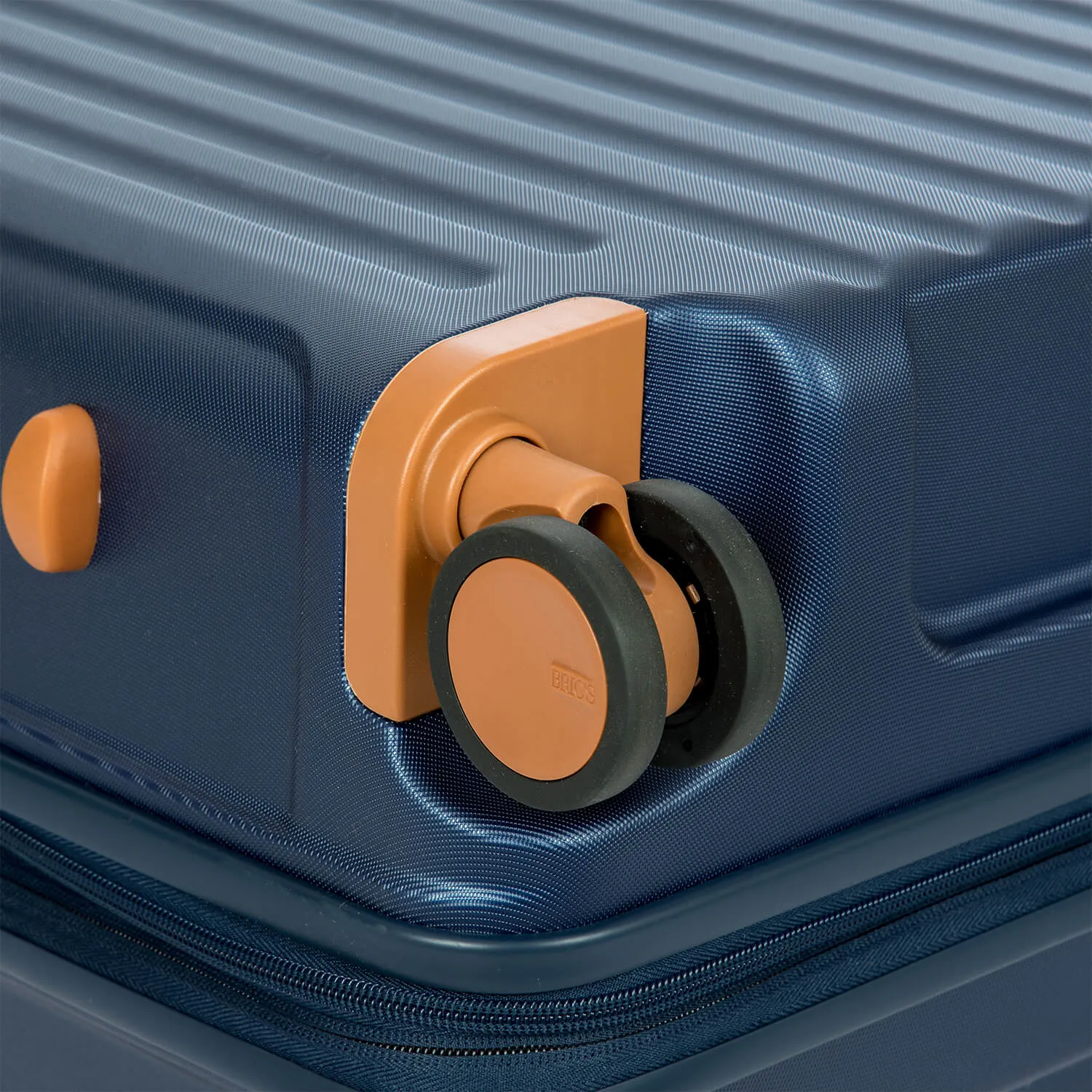 Brics Capri 2.0 30" Spinner Expandable