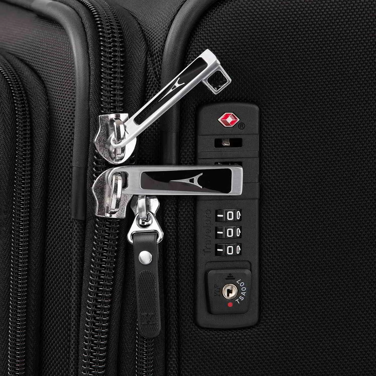 Platinum® Elite 29” Check-In Spinner