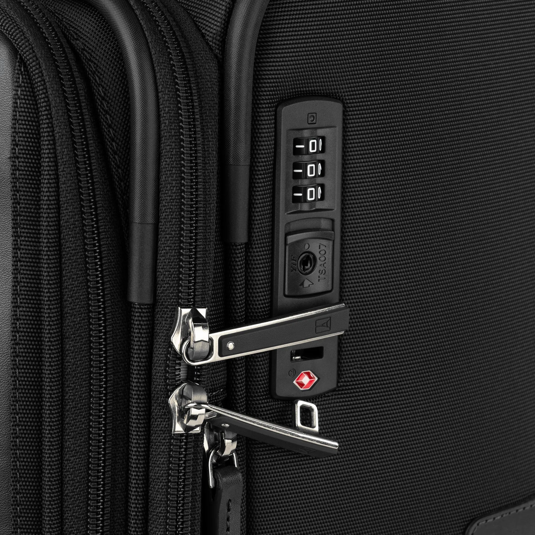 Travelpro VersaPack  Medium Check-in Expandable Spinner