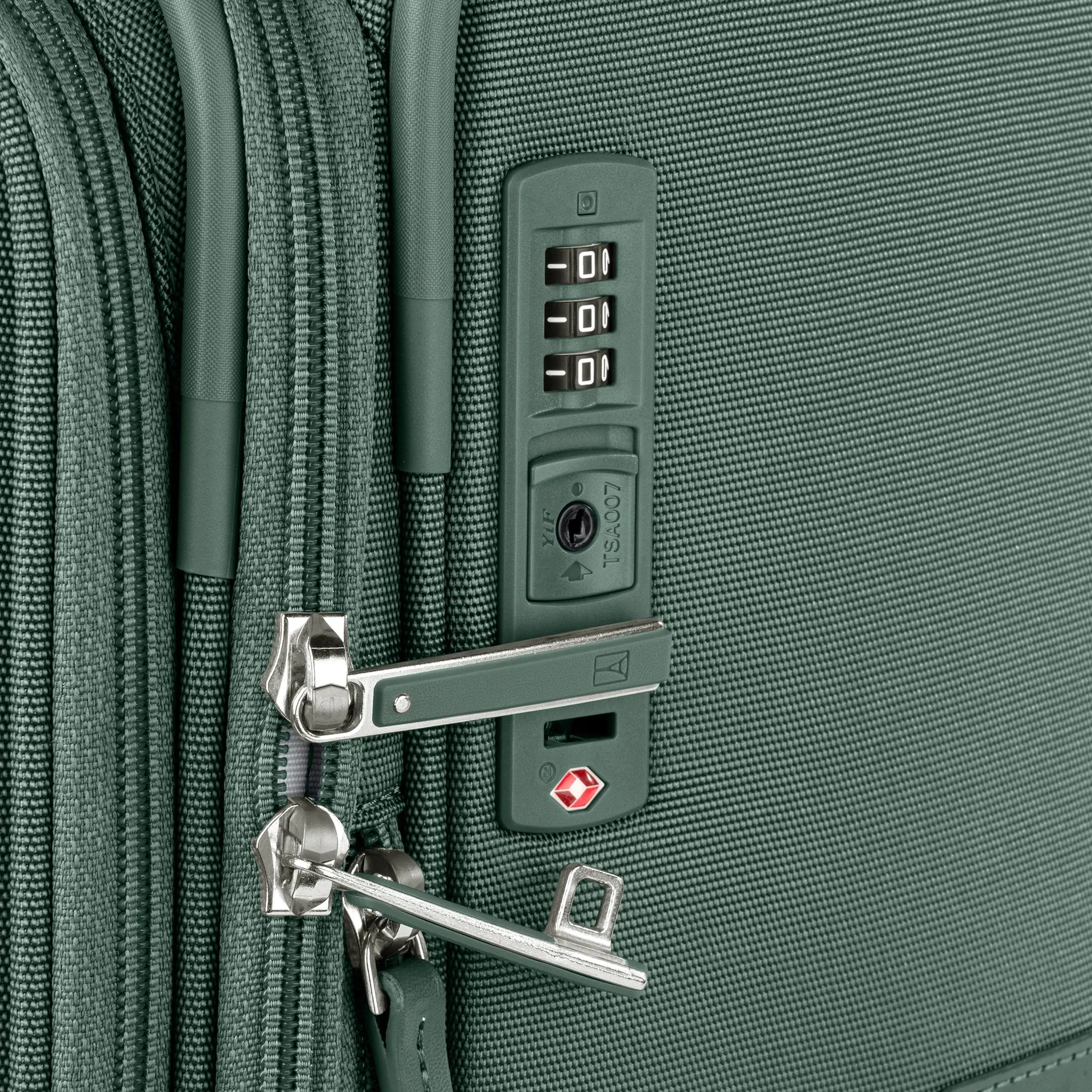 Travelpro VersaPack  Medium Check-in Expandable Spinner