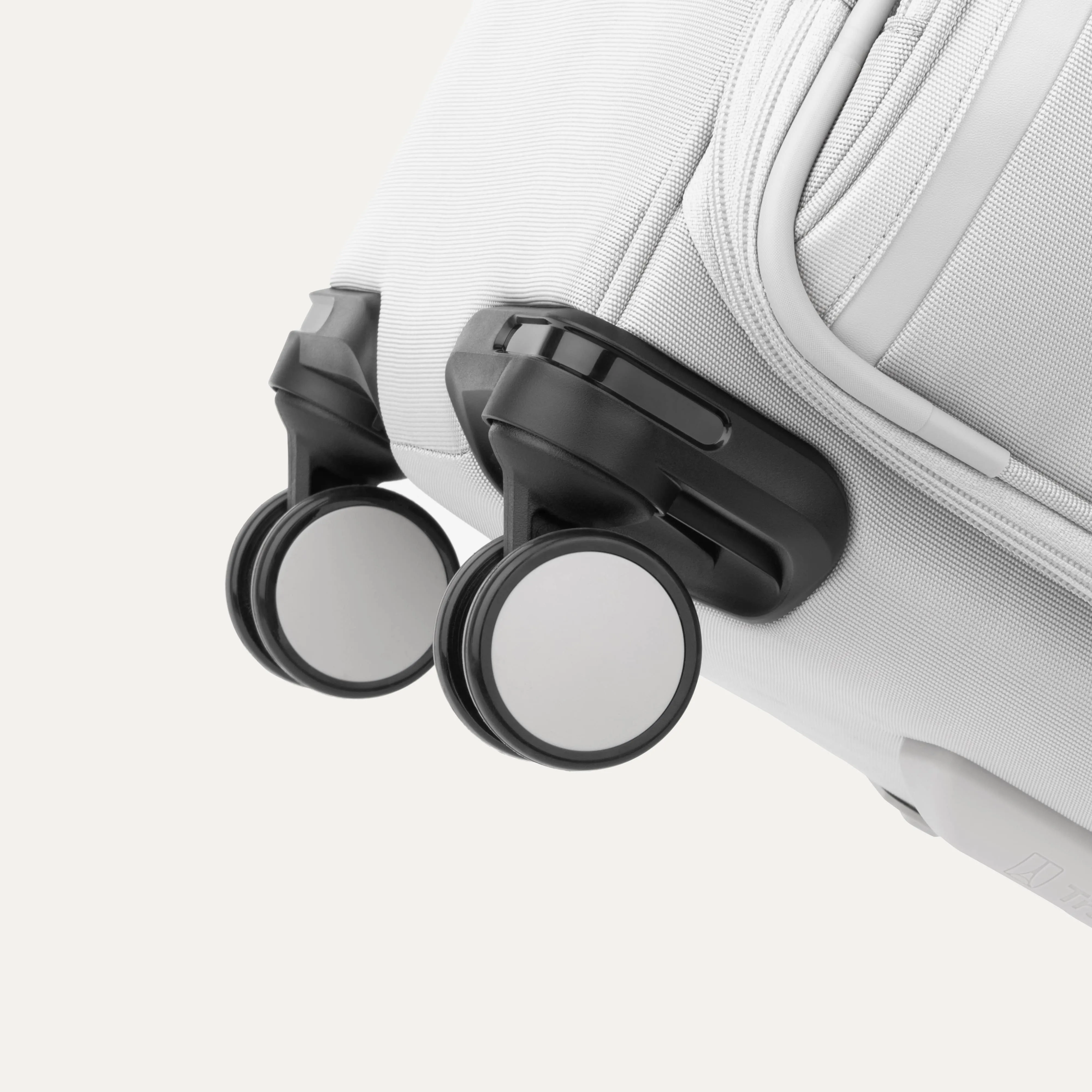 Travelpro VersaPack  Medium Check-in Expandable Spinner