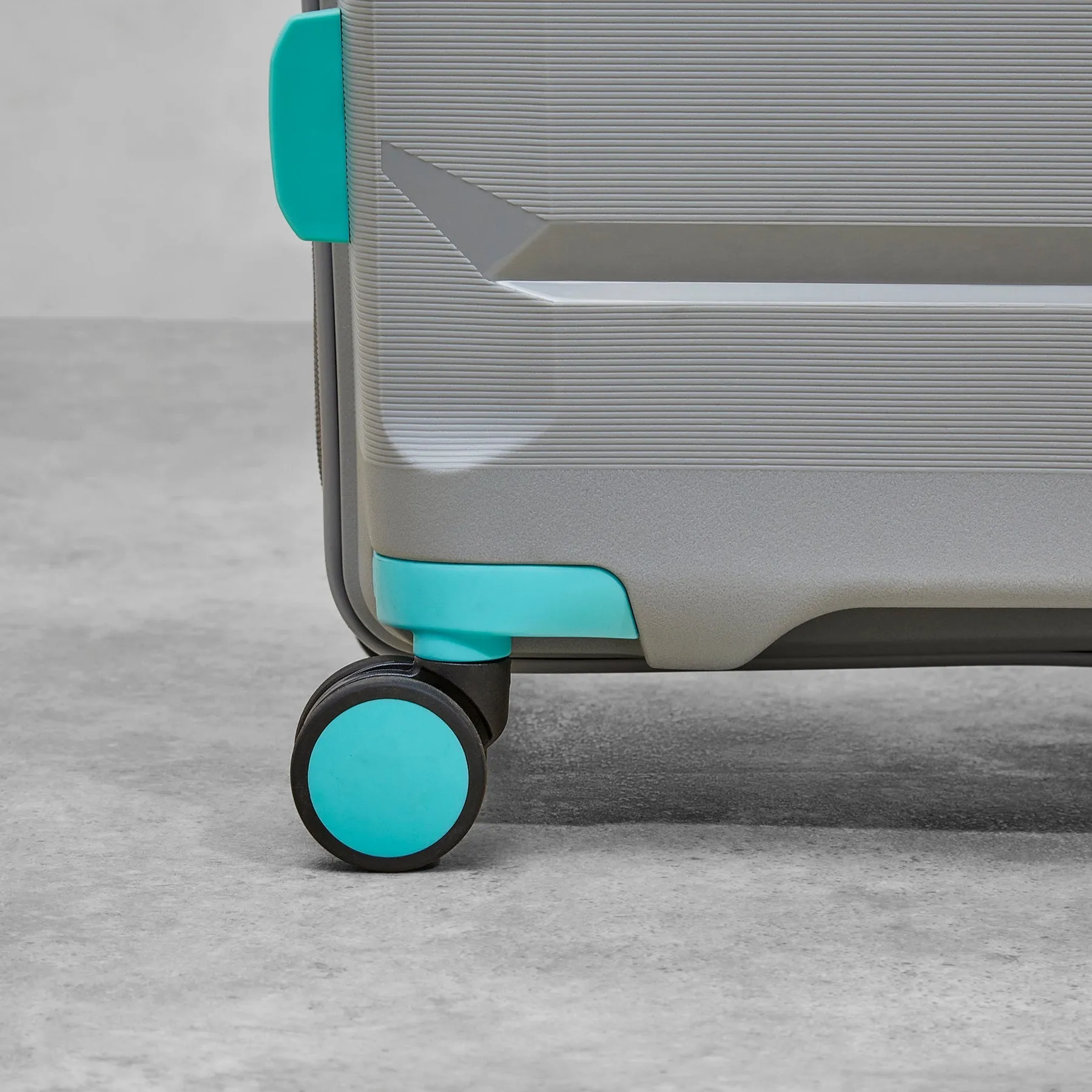 Tulum Expandable Hardshell Large Suitcase 76cm - Grey / Aqua