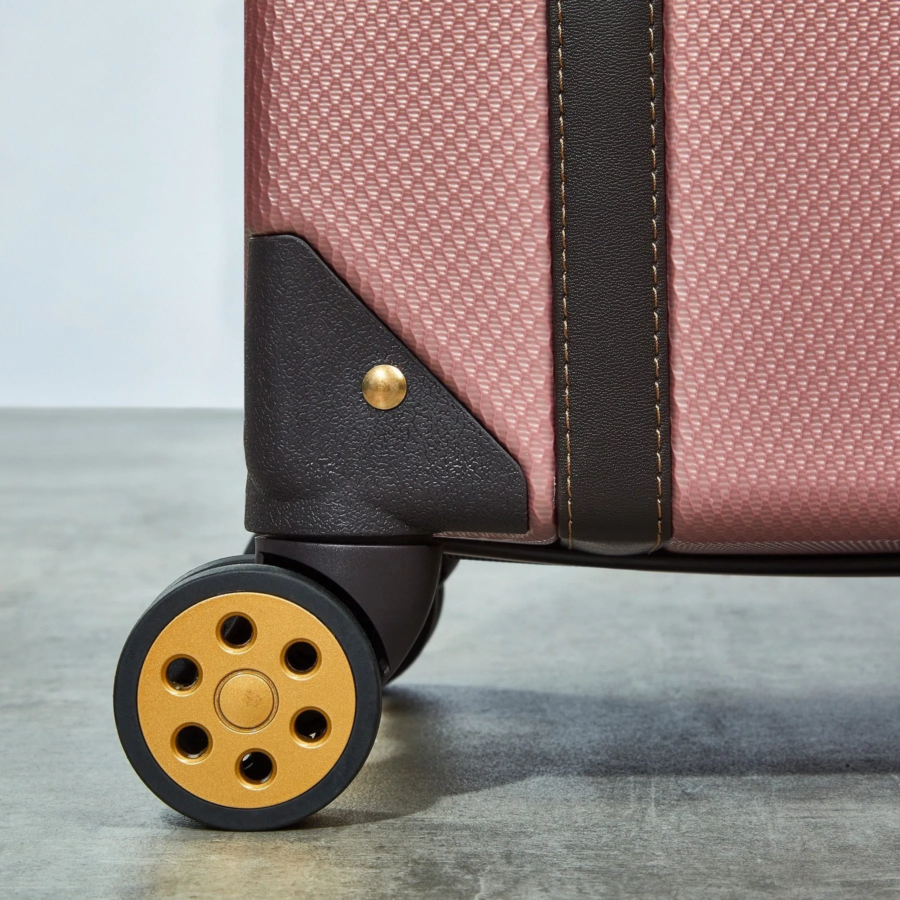 Vintage Hardshell Medium Suitcase 67cm - Rose Pink